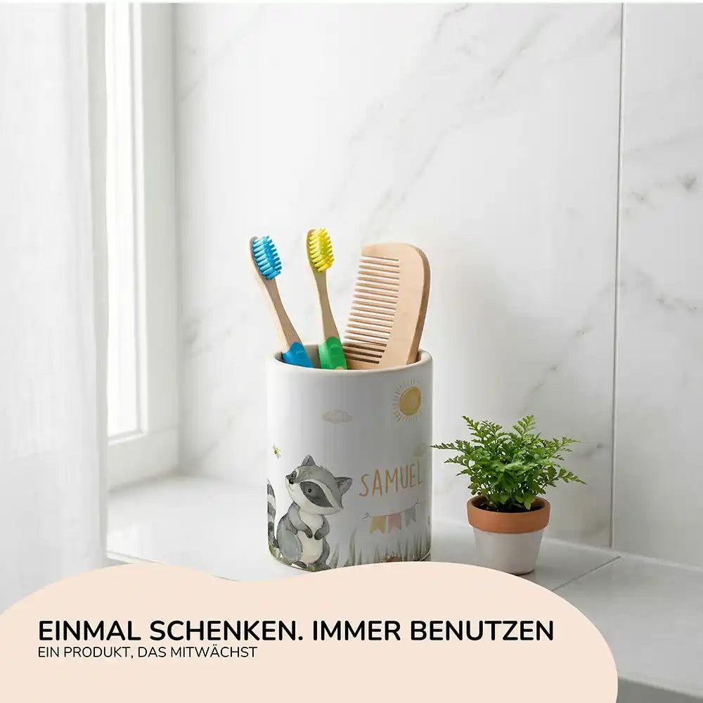 Personalisierter Stiftehalter WaschbÀr Sommer - Geschenk zur Einschulung mit Namen