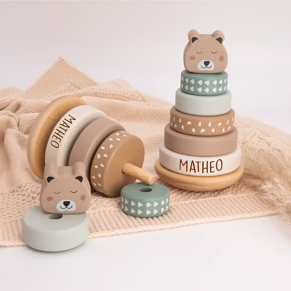 Holzstapelturm Regenbogen personalisiert mit Namen