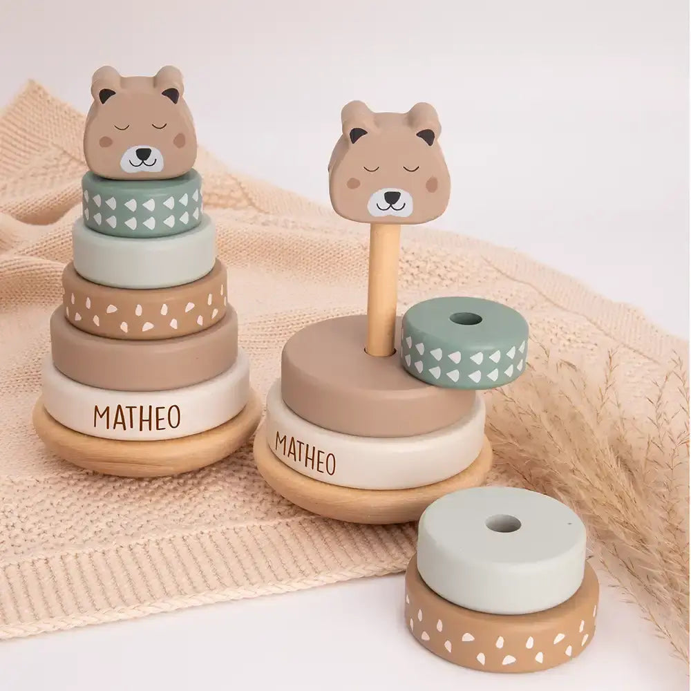 Holzstapelturm Regenbogen personalisiert mit Namen