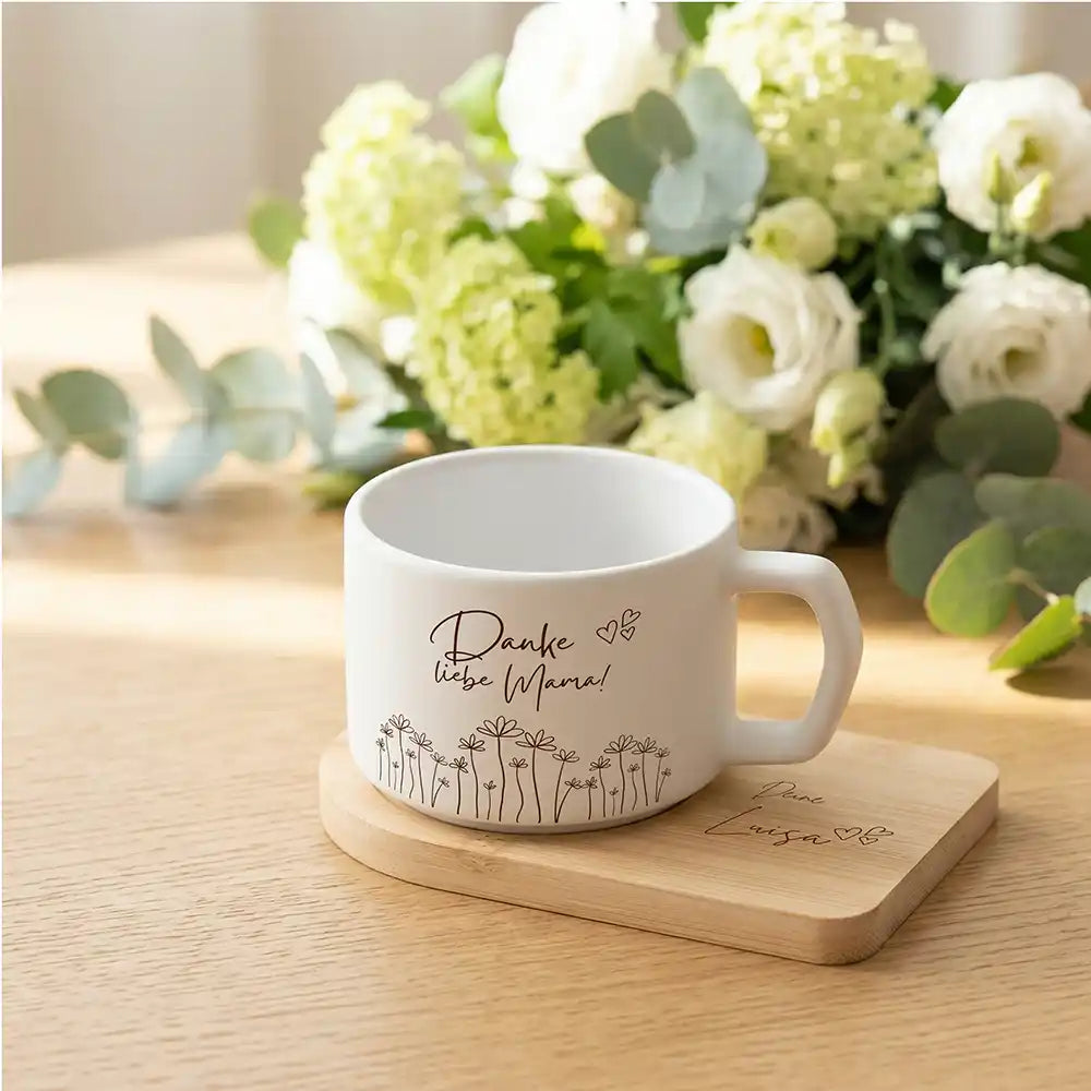 Personalisiertes Geschenk Mama – Keramikbecher Danke liebe Mama Blumenwiese mit Untersetzer