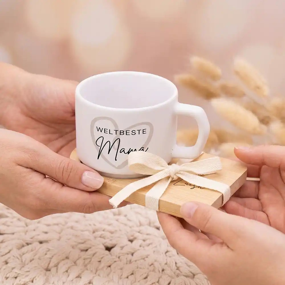 Tasse mit Wunschnamen Mama Weltbeste Mama Herz – Keramik mit Bambus-Untersetzer
