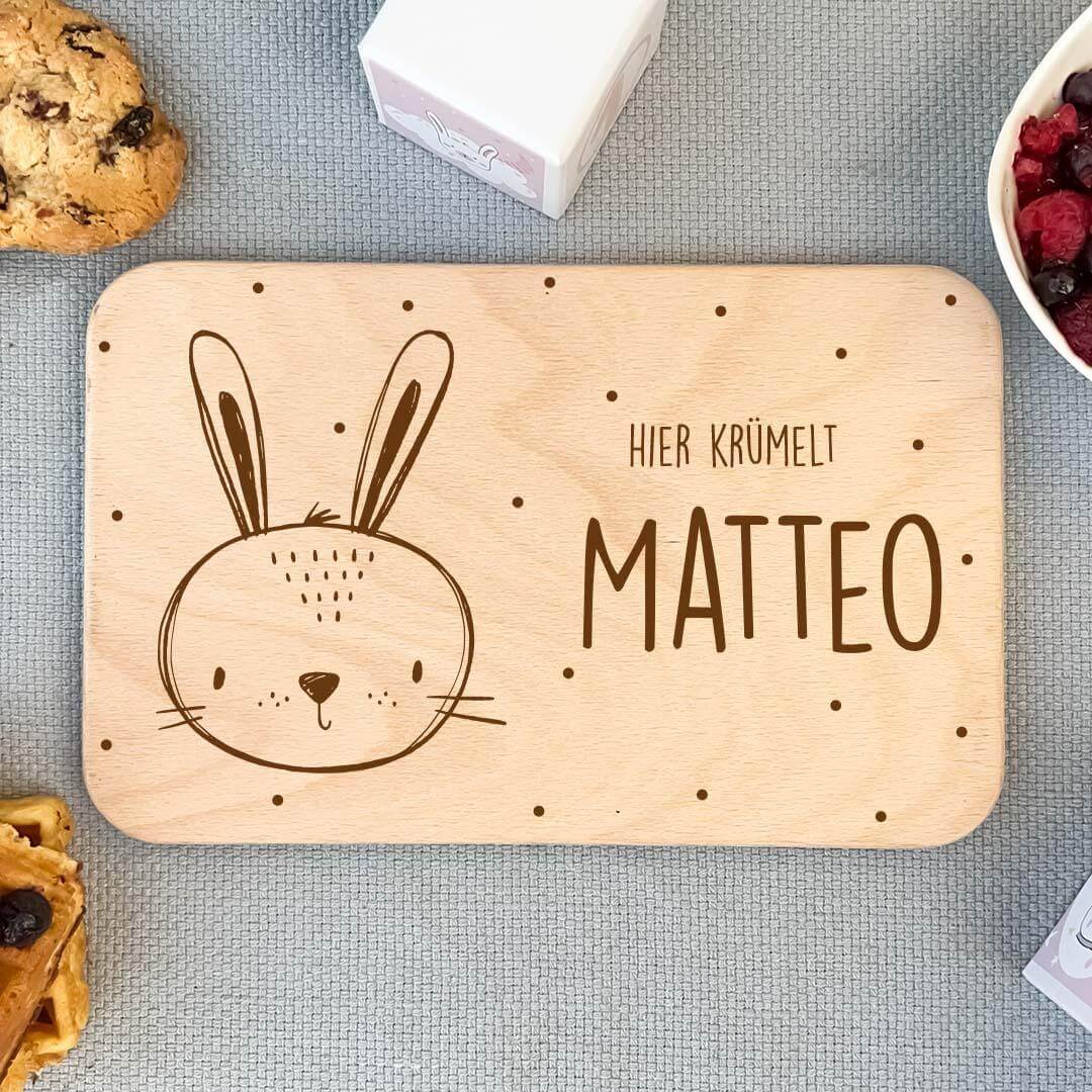Personalisiertes Frühstücksbrettchen Kleiner Hase