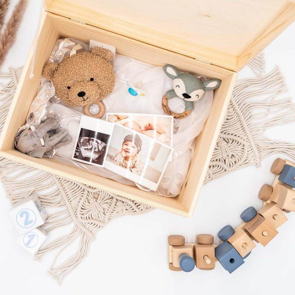 memory box with tierfamilie design and personalized name