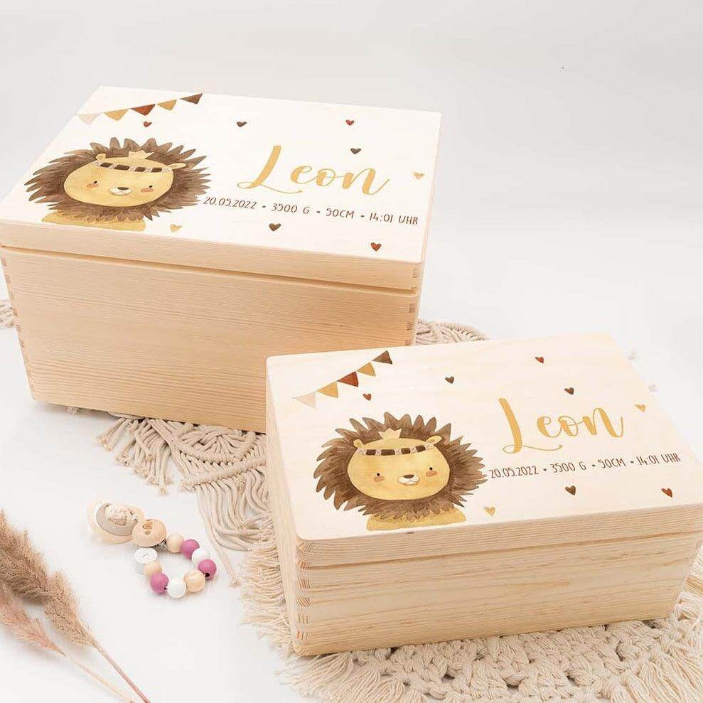 close-up of memory box with woodland tierfamilie motif