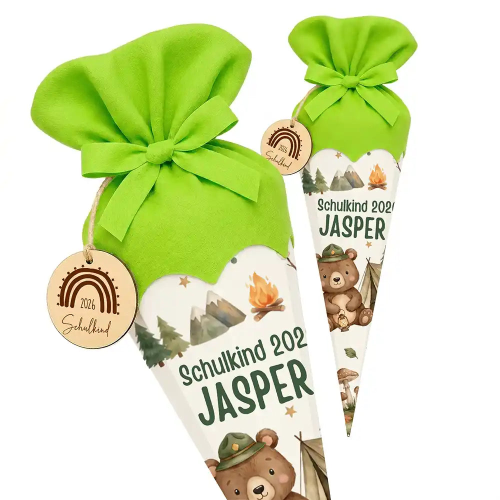 Schultüte personalisiert mit Name Camping-Bär – Seitenansicht mit Lasergravur-Detail