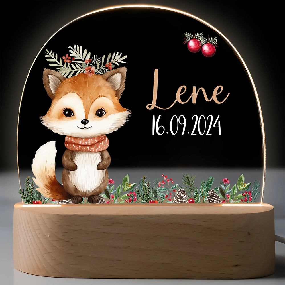 Personalisiertes Nachtlicht für Kinder mit Fuchs im Weihnachtslook, Name und Geburtsdatum – leuchtend auf Holzsockel
