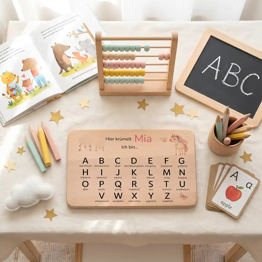 ABC Brettchen Kinder personalisiert Einhorn mit Musiknoten – ABC-Lernen am Schreibtisch