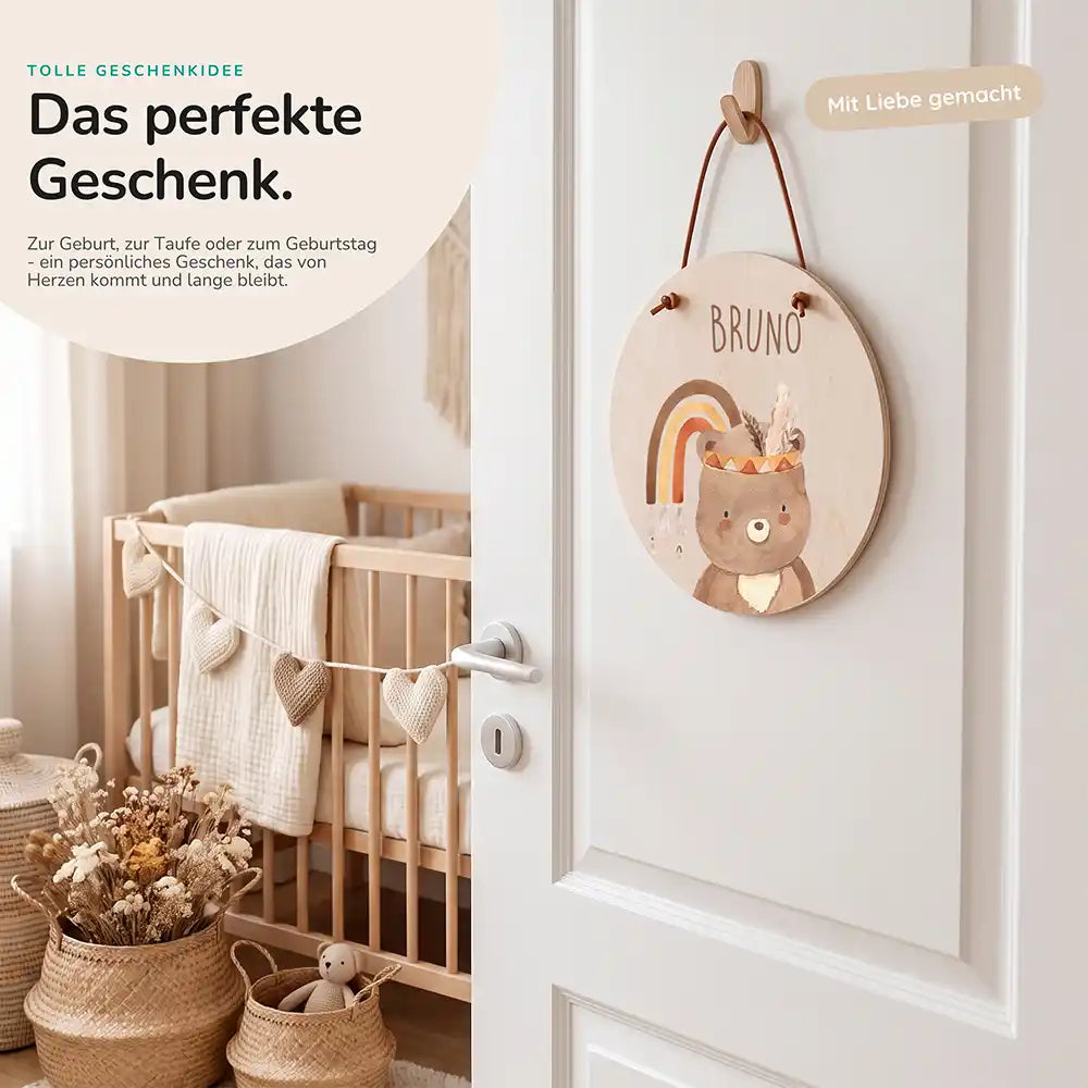Türschild Kinderzimmer Bär mit Regenbogen, als persönliches Geschenk zur Geburt