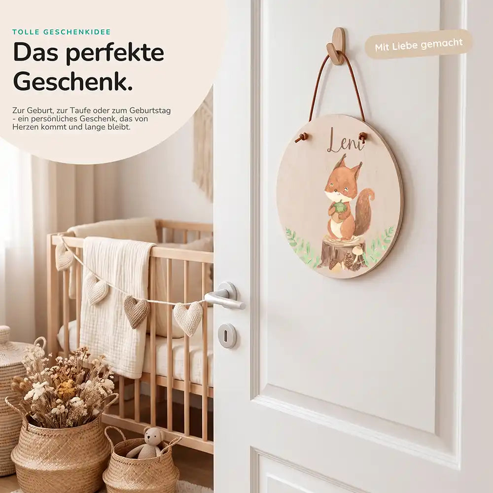 Türschild Kinderzimmer Eichhörnchen im Wald, als persönliches Geschenk zur Geburt