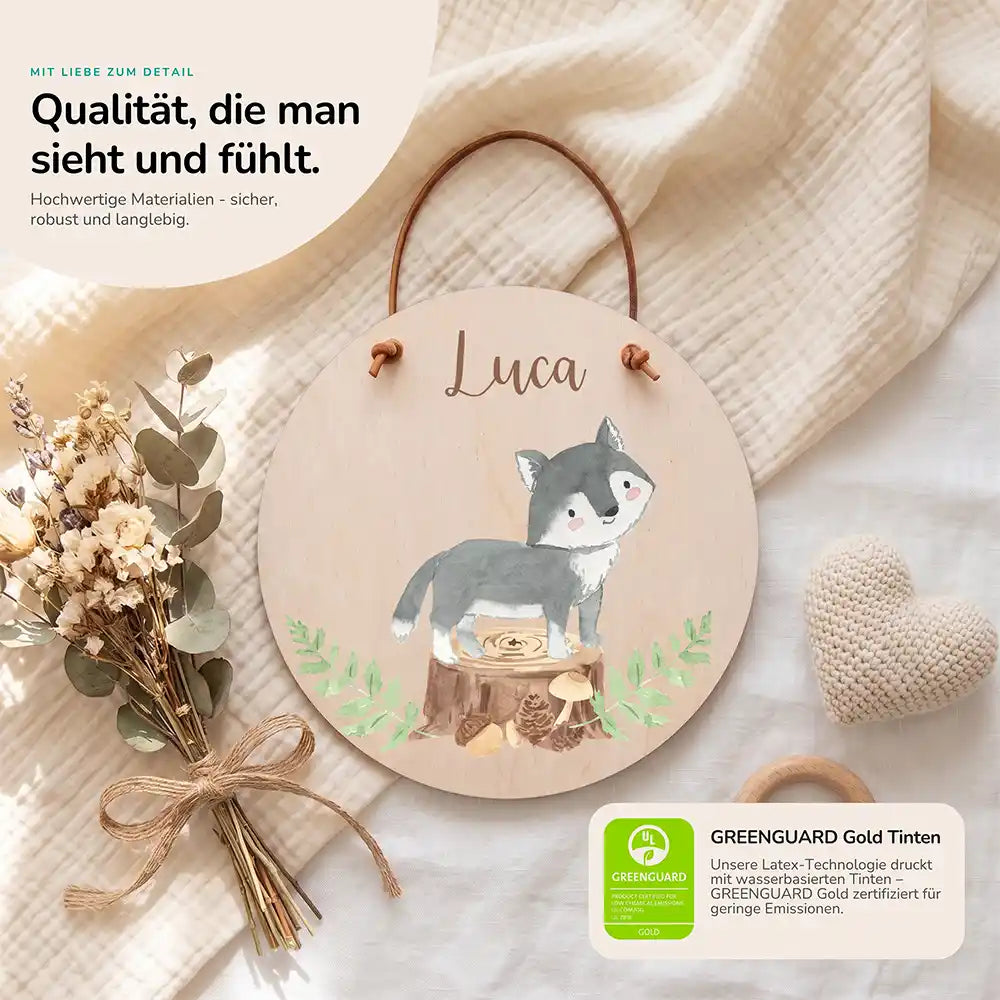 Türschild Kinderzimmer Wolf im Wald, Detailansicht von Holz und Farbdruck