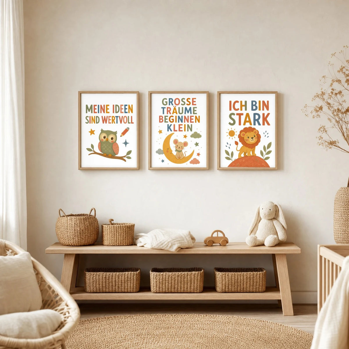 Kinderzimmer Deko: Affirmationsposter „Maus Große Träume“ zusammen mit weiteren Motiven an der Wand