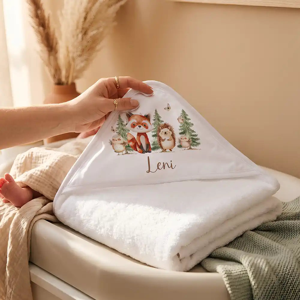 Personalisiertes Kapuzenhandtuch Baby Waldfreunde Tannen – Detail der bedruckbaren Kapuze