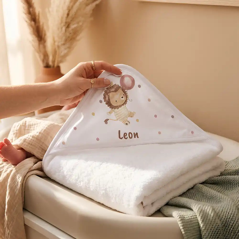 Personalisiertes Kapuzenhandtuch Baby Löwe Geburtstag – Detail der bedruckbaren Kapuze