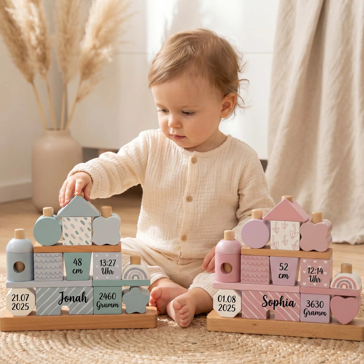 Stapelhaus personalisiert in Rosa und Blau, Baby baut am Haus