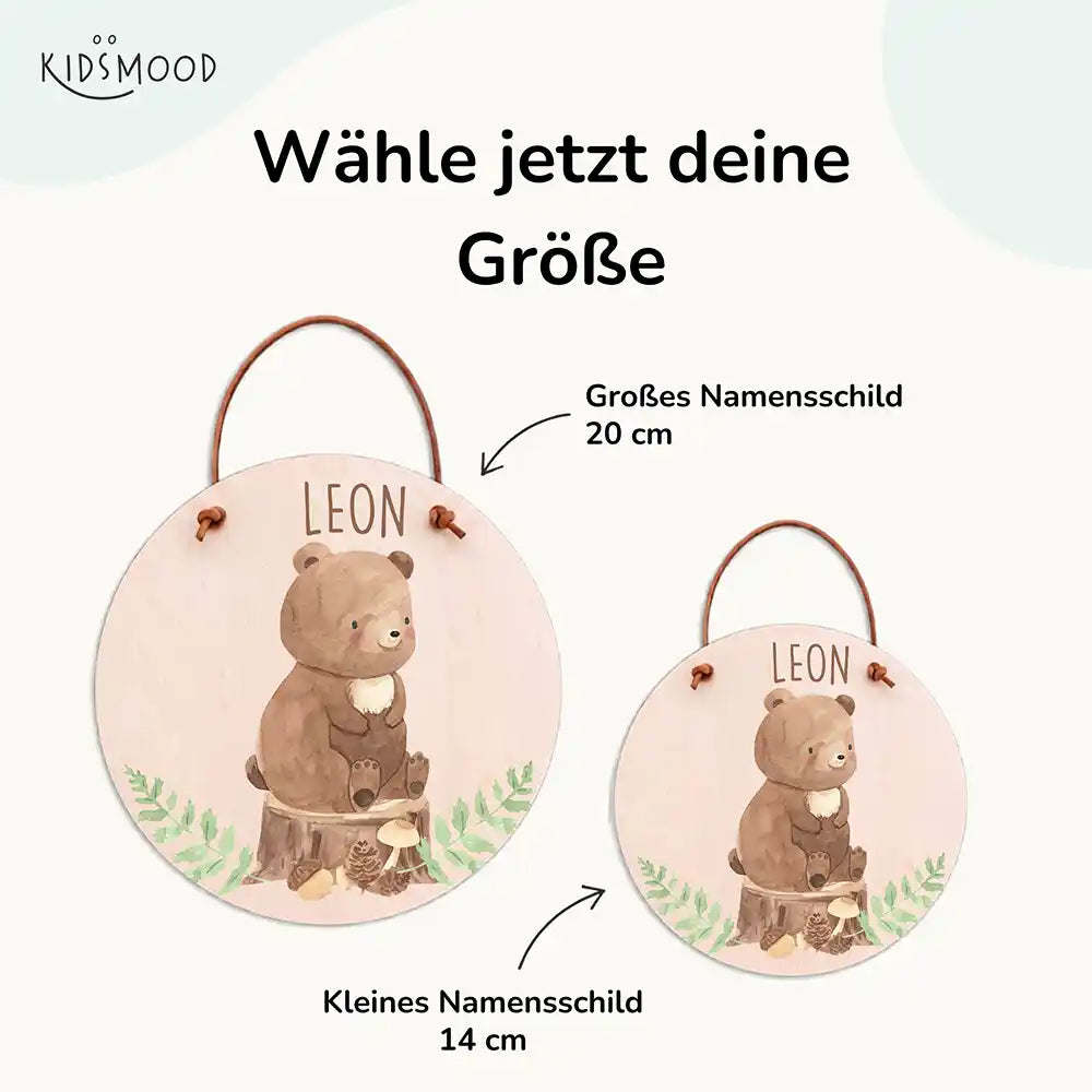 Türschild Kinderzimmer Bär im Wald, mit fertig montiertem Lederband zum Aufhängen