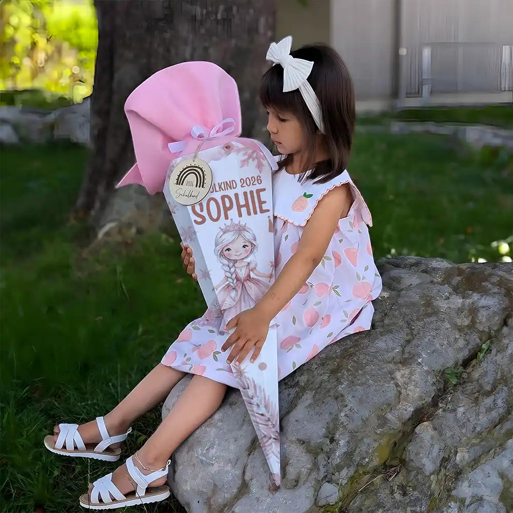 Schultüte personalisiert mit Name Prinzessin Eiswald – Mädchen-Lifestyle im Garten