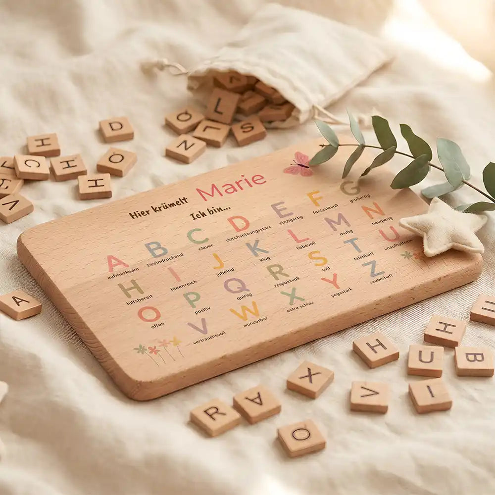 ABC Brettchen Kinder personalisiert Schmetterling pastell – ABC-Buchstaben Detail