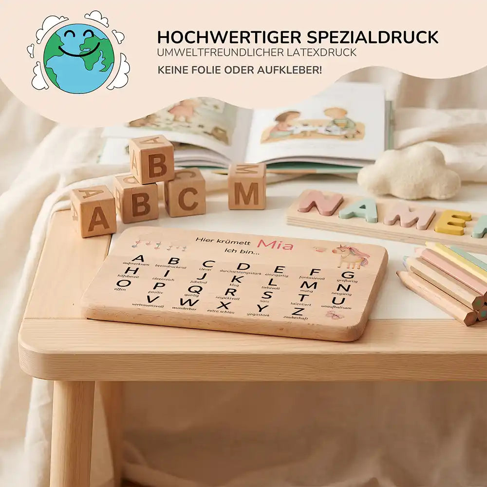 ABC Brettchen Kinder personalisiert Einhorn mit Musiknoten – Lifestyle Schreibtisch mit Würfeln