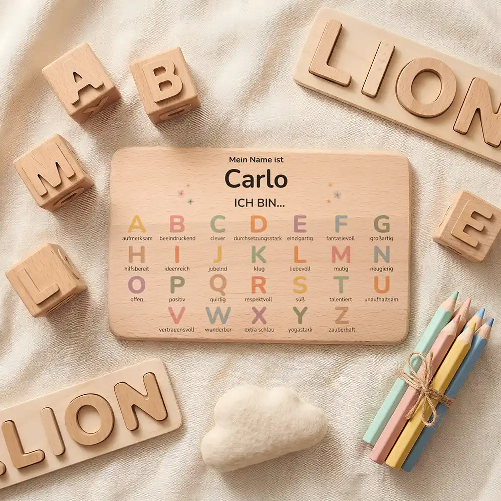 ABC Brettchen Kinder personalisiert Wolke Regenbogen Blumen – Topdown Lifestyle mit Buchstaben-Würfeln