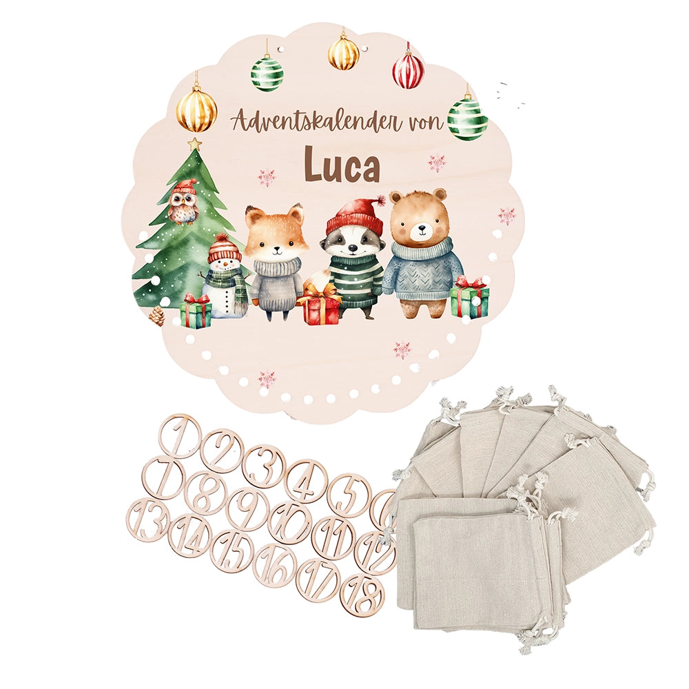 Personalisierter runder Adventskalender Kinder aus Holz  - Waldtiere mit Weihnachtsmützen