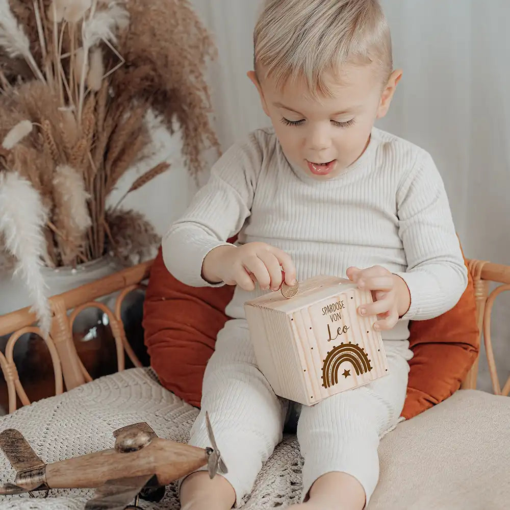 Spardose Holz personalisiert - Regenbogen mit Stern