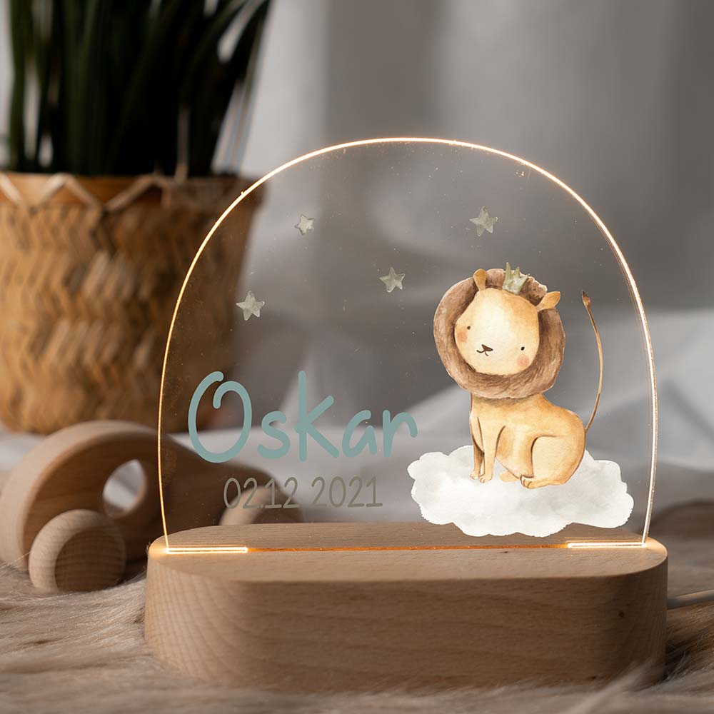 Personalisierte Nachtlampe für Kinder - Baby-Löwe mit Krone und Sternen - Name und Geburtsdatum