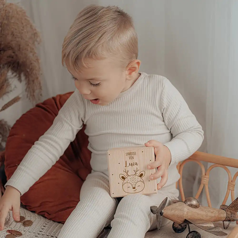 Spardose Holz personalisiert - Reh mit Punkten