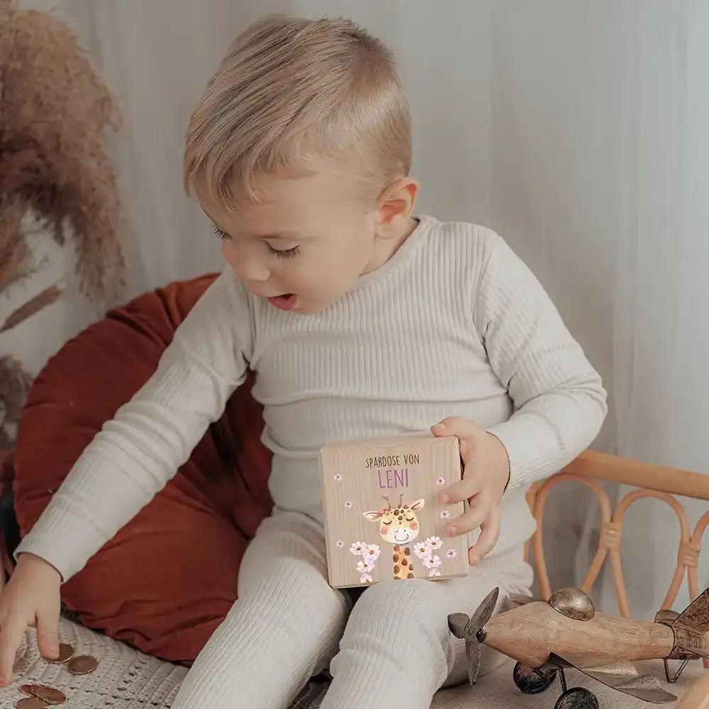 Spardose Kinder, Sparschwein personalisiert bunt - Giraffe mit Blume