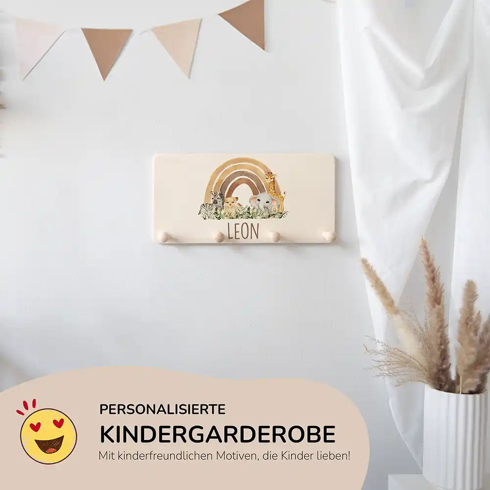 handgefertigte garderobe aus holz personalisiert mit rainbow animals motiv