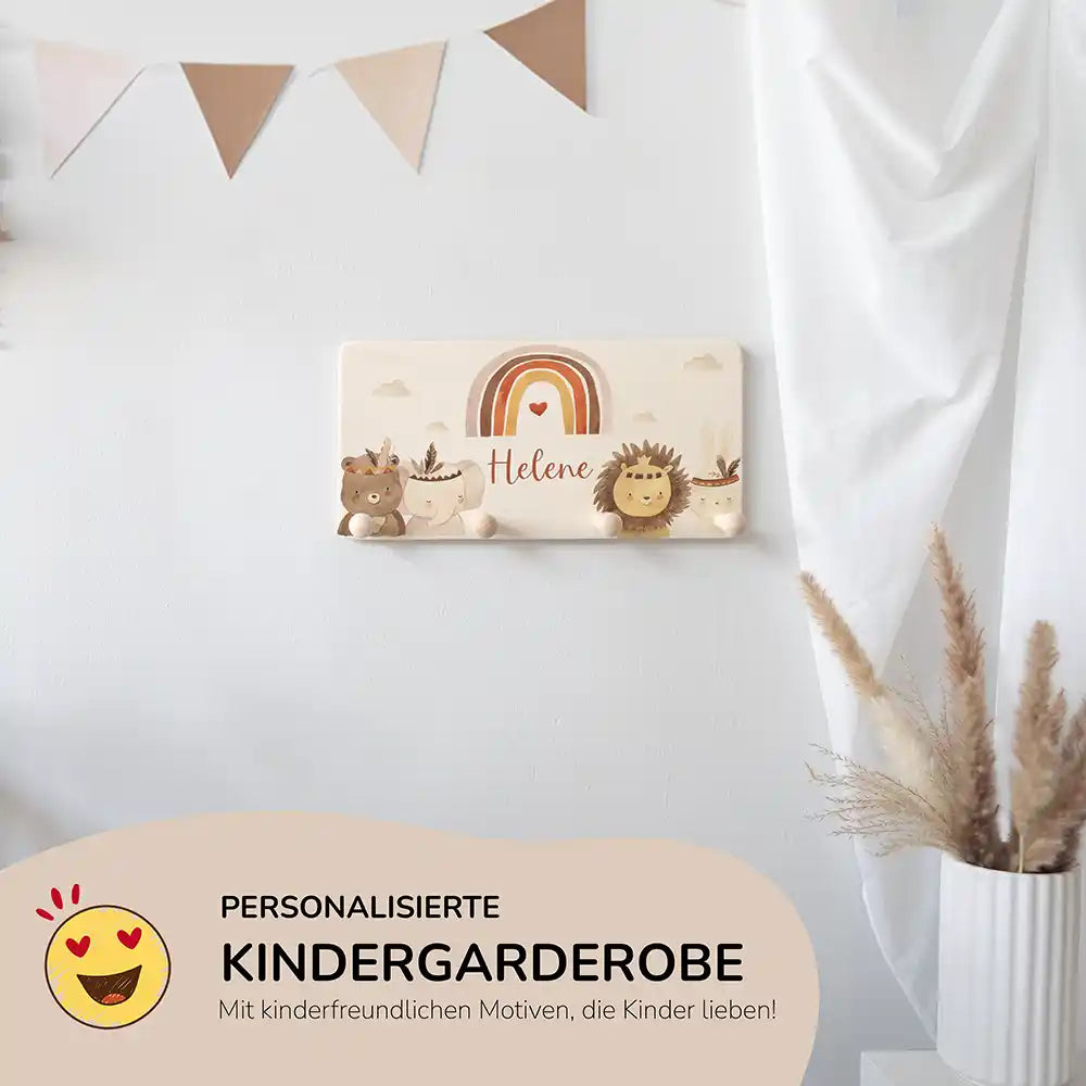 personalisierte garderobe mit regenbogen und tieren für kinderzimmer