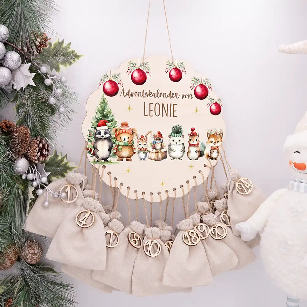 Personalisierter runder Adventskalender Kinder aus Holz  - Kuschelige Winterfreunde
