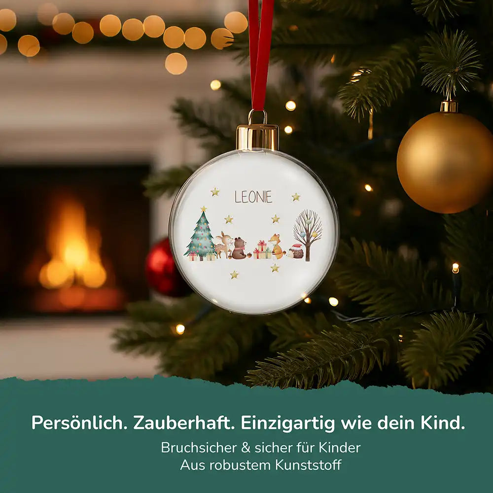 Weihnachtskugel personalisiert mit Namen - Flauschige Freunde im Schneewald