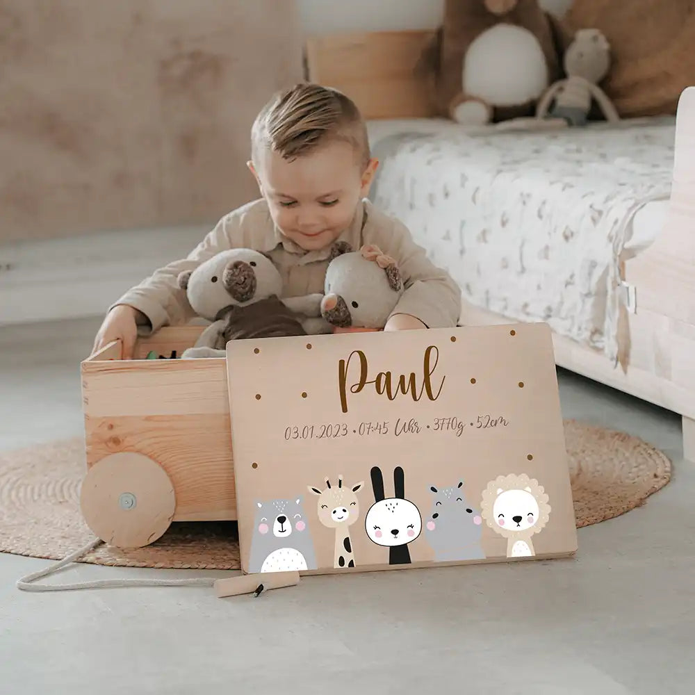 Spielzeugkiste mit Rädern personalisiert - Winterliche Waldtiere