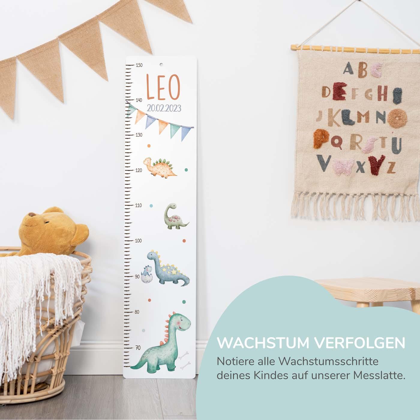 personalisiertes geschenk messlatte mit dino design