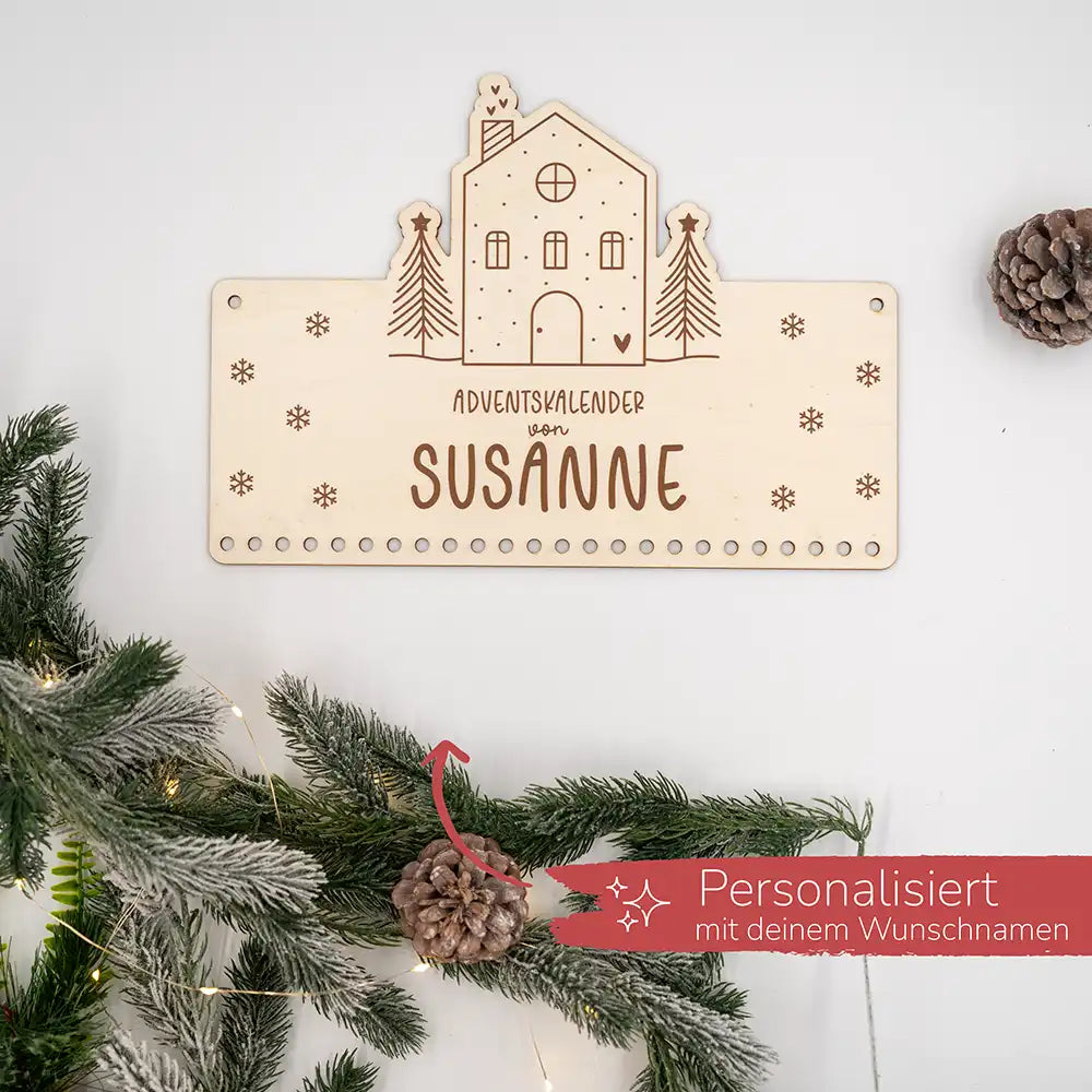 Personalisierbarer Adventskalender "Winterhaus" - Holz & Jute für Kinder