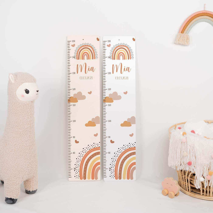 personalisierte messlatte mit regenbogen und wolken design für kinderzimmer