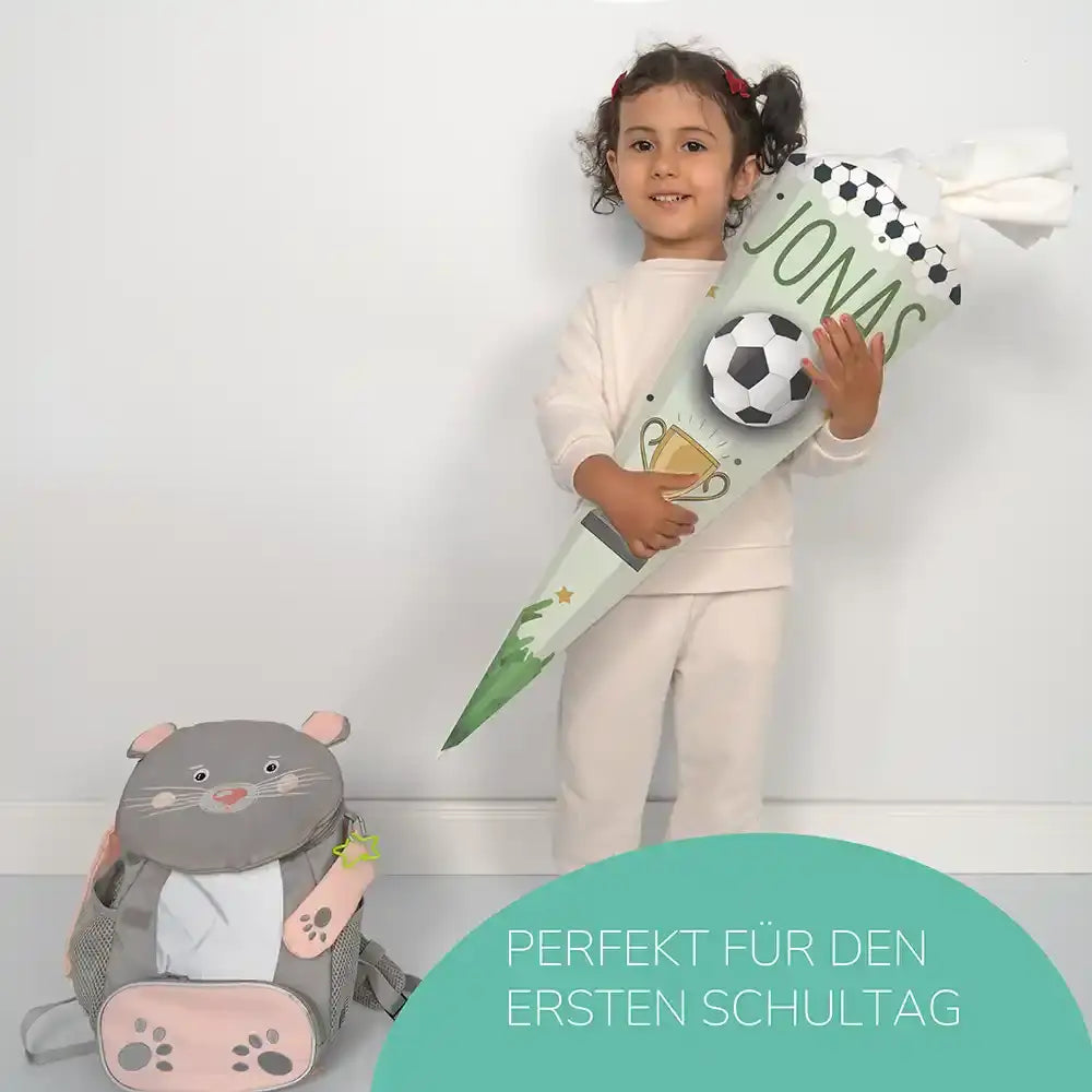 schultüte für den schulstart mit fußball und namen