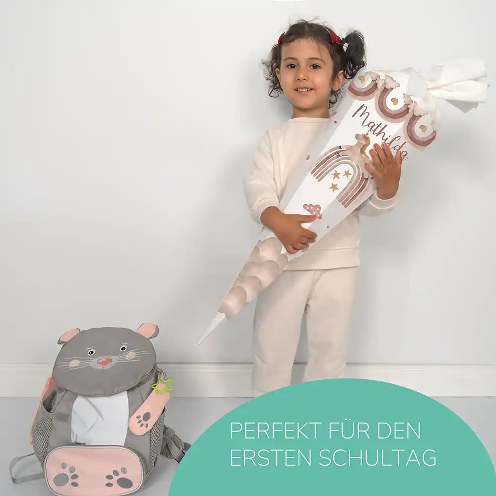 Kind mit personalisierter Schultüte Einhorn