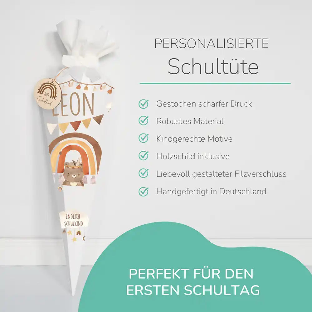 detailansicht der personalisierten schultüte mit bär und regenbogen