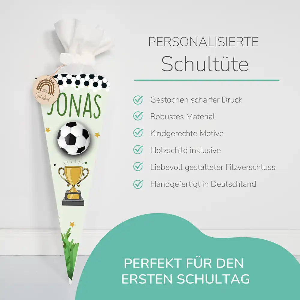 detailansicht der personalisierten schultüte mit fußball