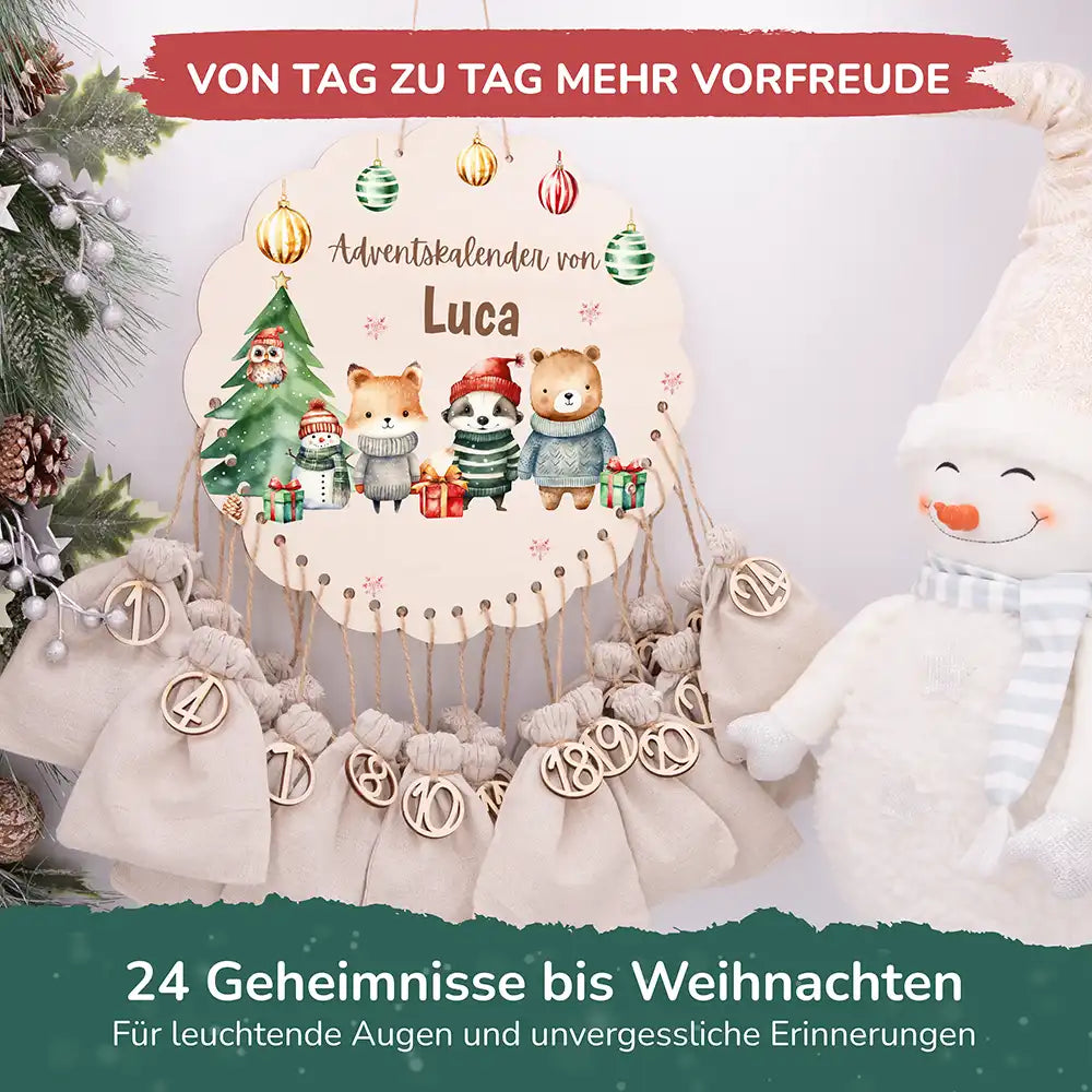 Personalisierter runder Adventskalender Kinder aus Holz  - Waldtiere mit Weihnachtsmützen