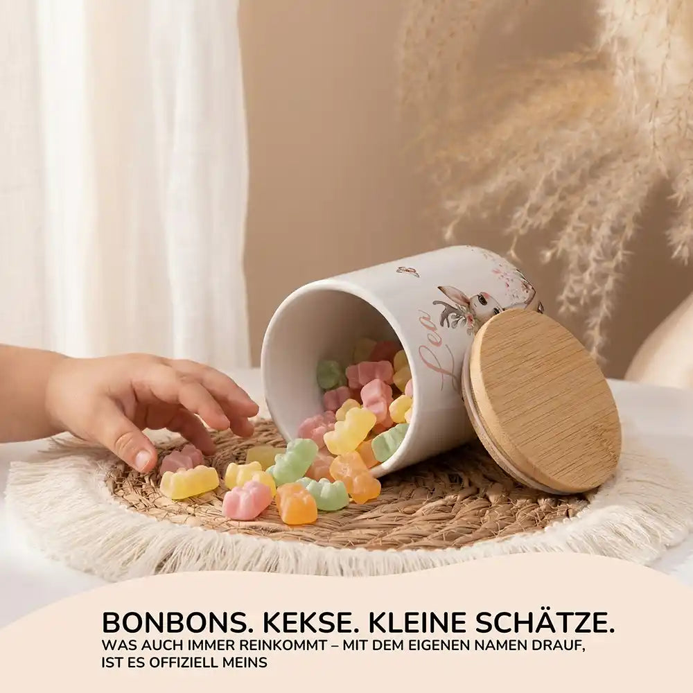 Personalisierte Keksdose Reh Blumenkranz - Seitenansicht mit Bambusdeckel