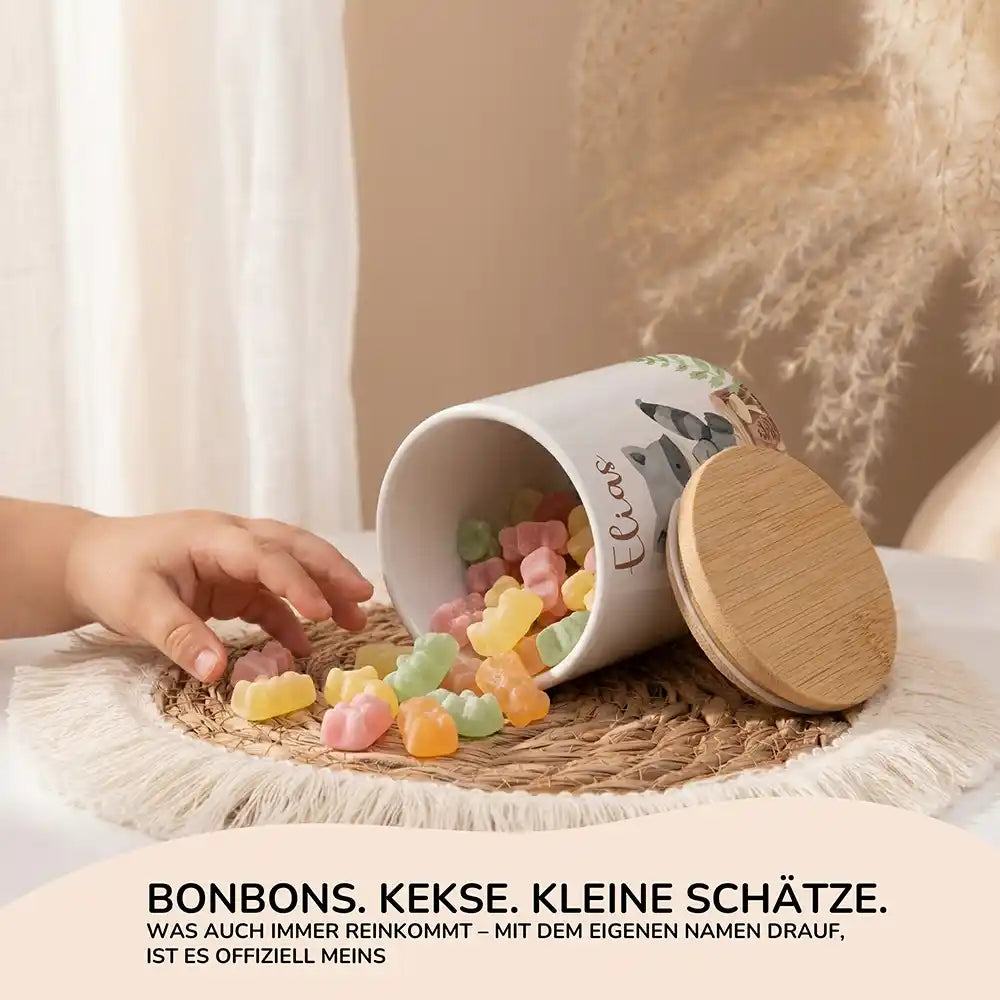 Personalisierte Keksdose Waschbär Wald - Seitenansicht mit Bambusdeckel
