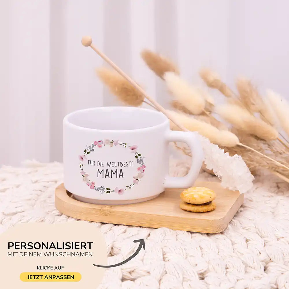 Muttertagsgeschenk Tasse Blumenkranz Weltbeste Mama – Wunschnamen-Gravur auf Bambus