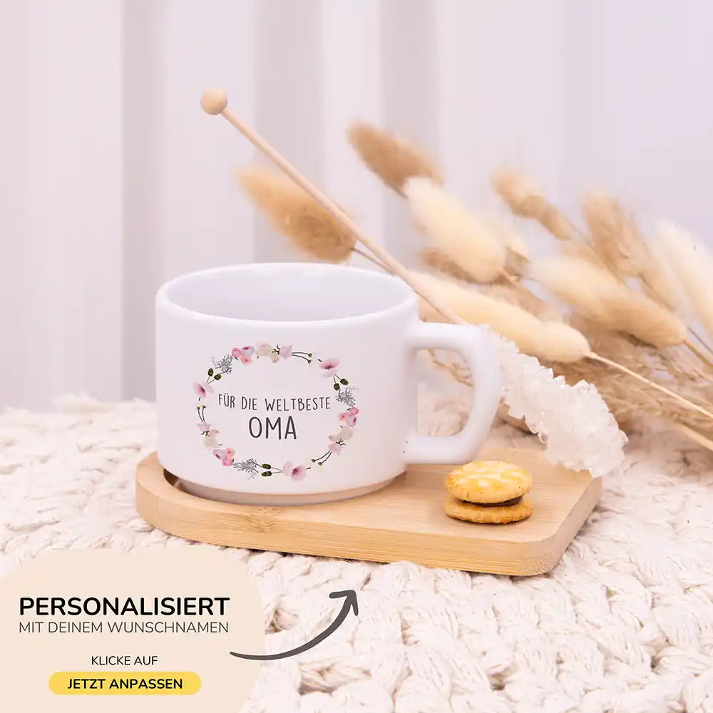 Muttertagsgeschenk Tasse Blumenkranz Weltbeste Oma – Wunschnamen-Gravur auf Bambus