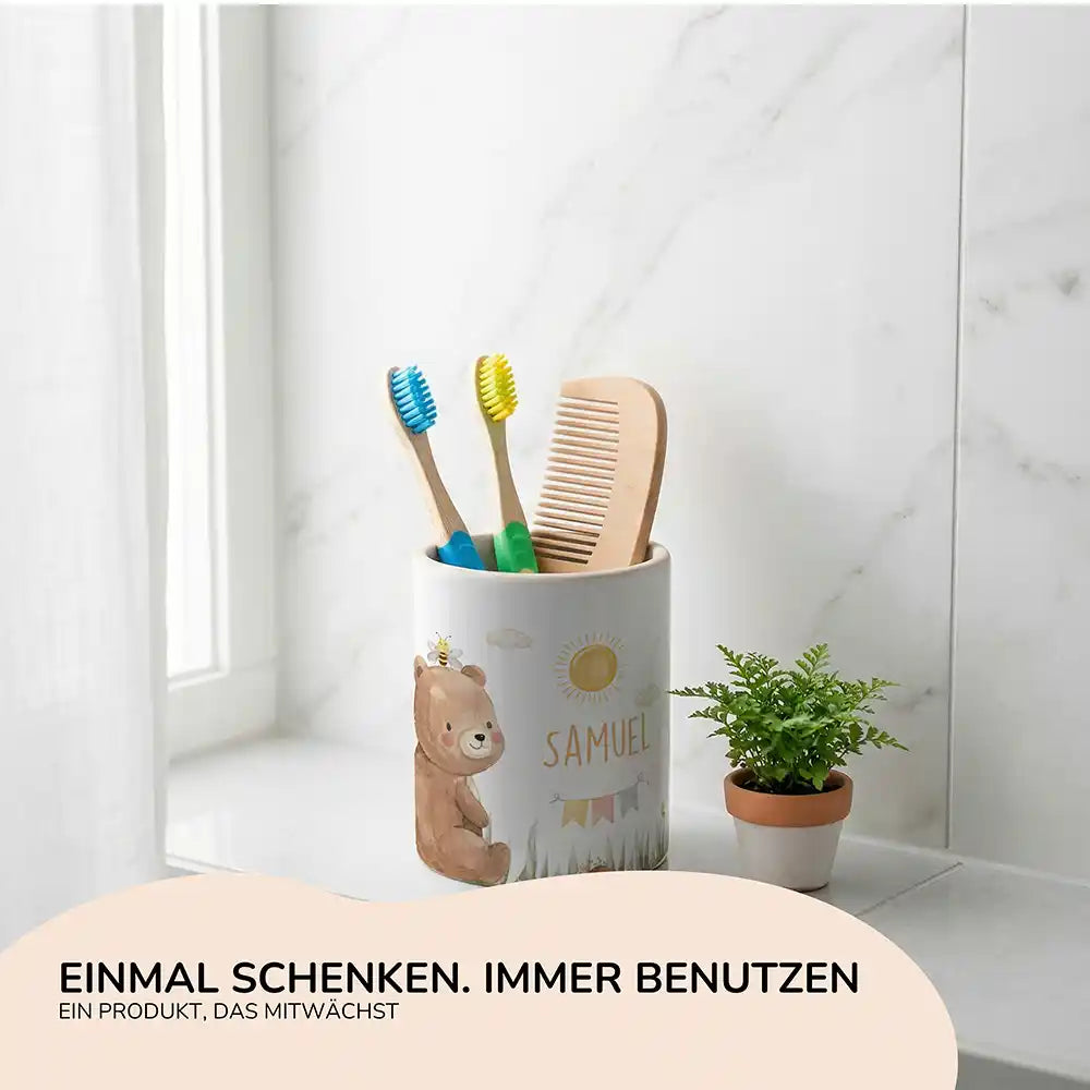 Personalisierter Stiftehalter Bär Sommer - Geschenk zur Einschulung mit Namen
