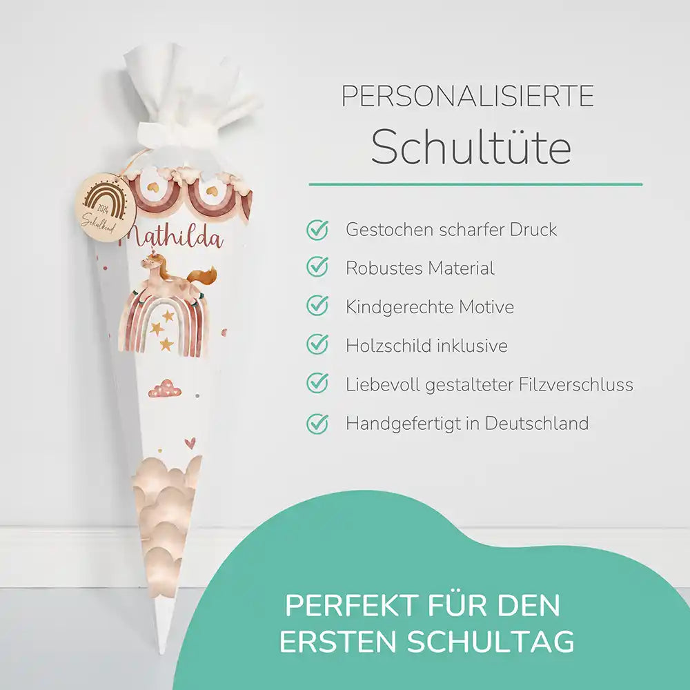 Personalisierte Schultüte mit Einhorn Boho Regenbogen und Wolken für den ersten Schultag