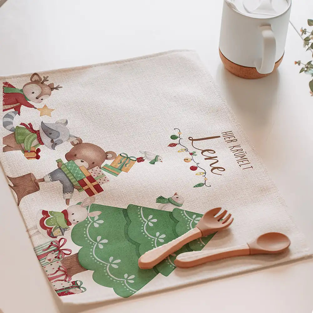 Tischset Kinder personalisiert Weihnachtsmotiv - Weihnachtsmärchen im Tierwald